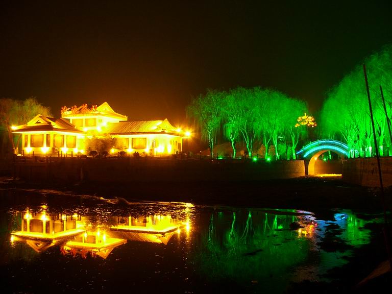 油城夜色春意浓