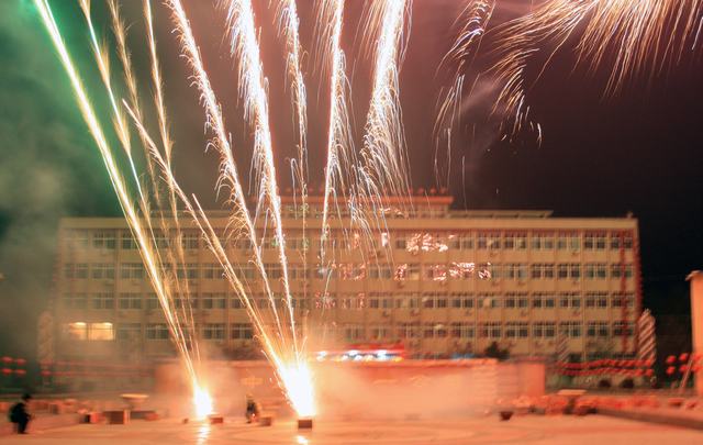 夜幕下的钻井一公司
