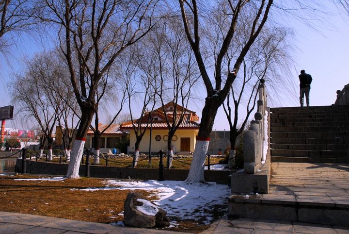 油城早春图