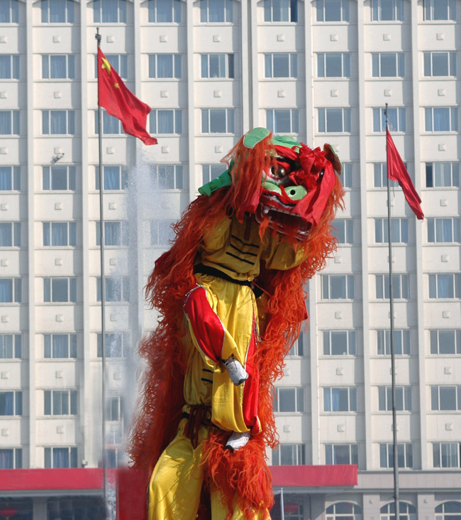 银装.闹春