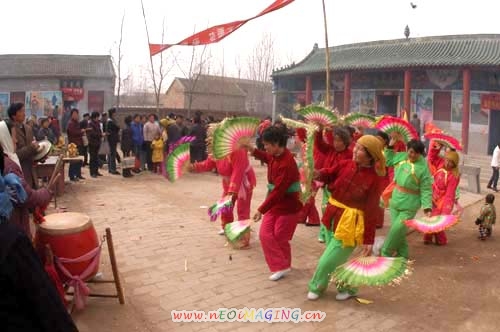 古意盎然逛庙会