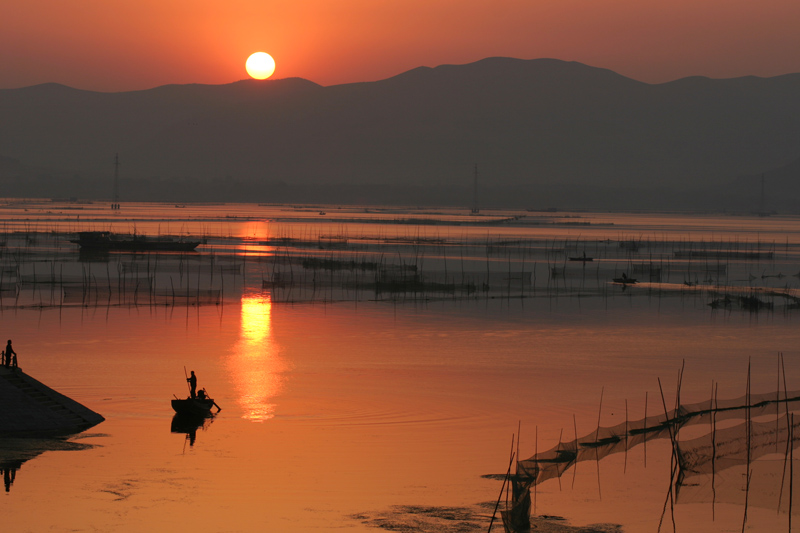 平湖霞光