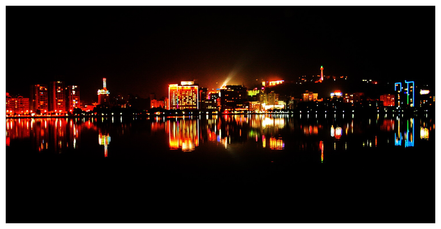 城市区的早上和夜景