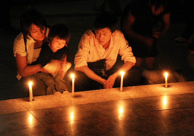 心系汶川地震灾区烛光祈福活动