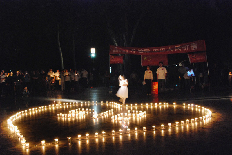 为逝者祈祷  为生者祈福