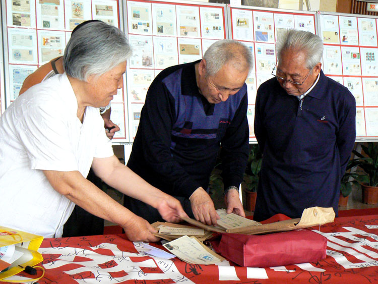 中国石油职工迎奥运集邮巡展开幕式