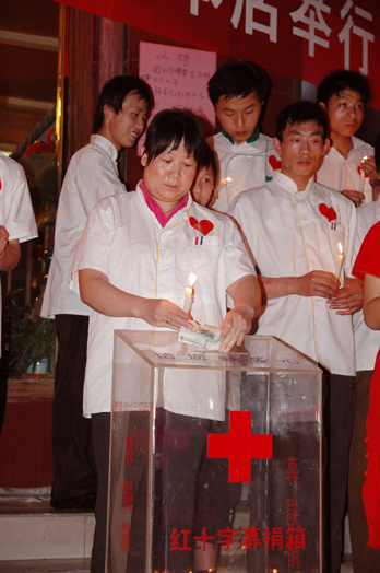 秦都酒店给壮士送行   为震区捐款、祈福