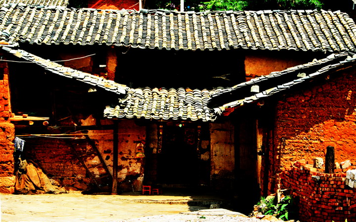 红水河.红土地