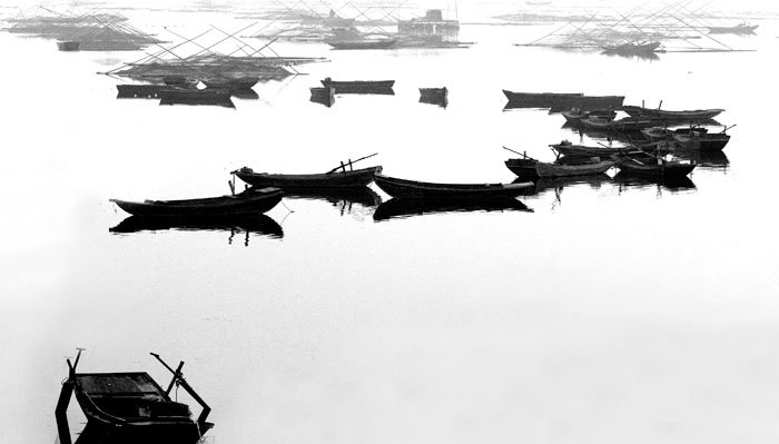[原创]湖中船影