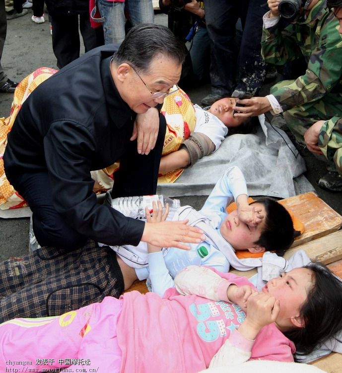 5.21石油人摄影俱乐部为地震灾区同胞烛光祈福