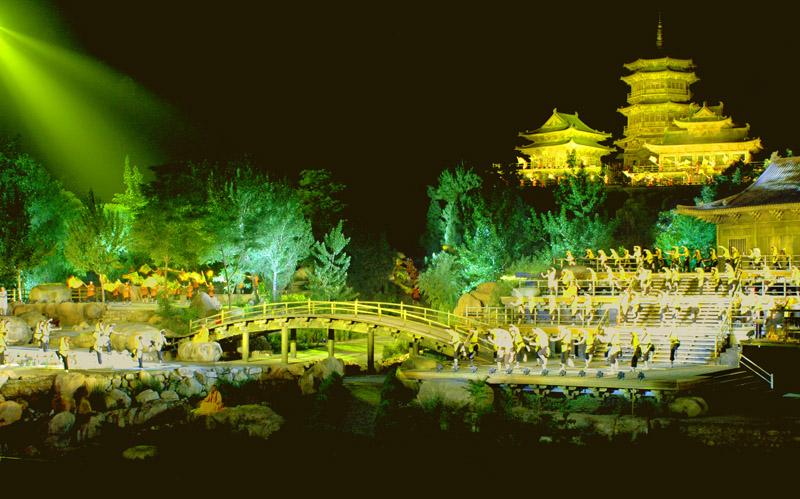古寺逢春