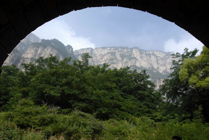 天平山的水和山
