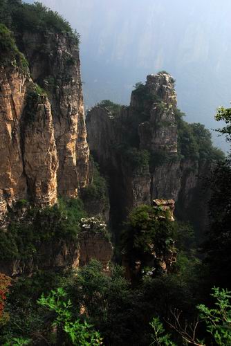 天平山的水和山