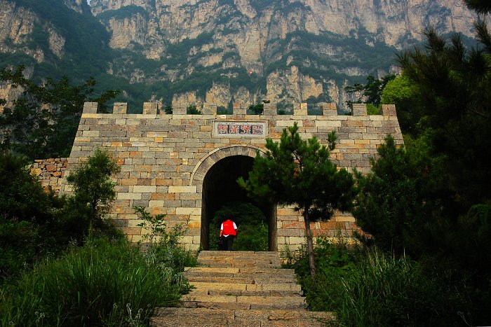 山门与房屋