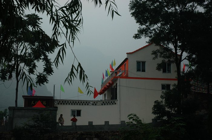 山门与房屋