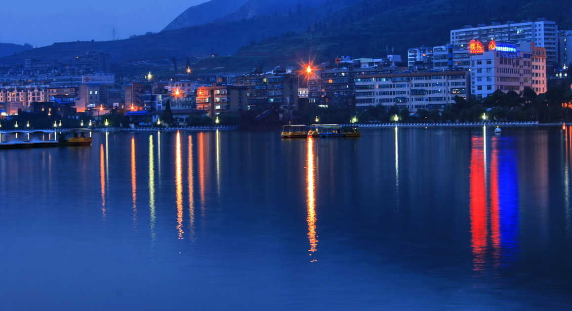 夜幕的山城