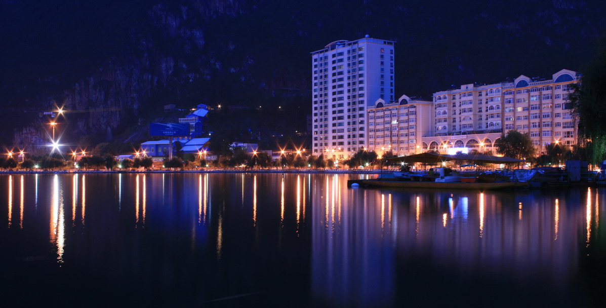 夜幕的山城