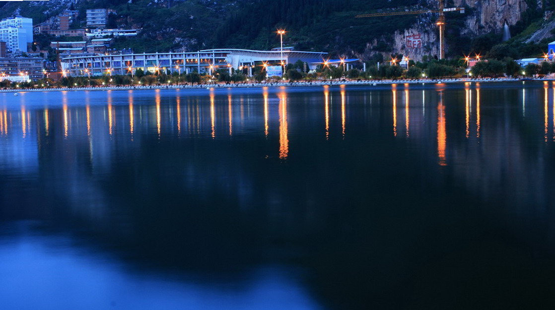 夜幕的山城
