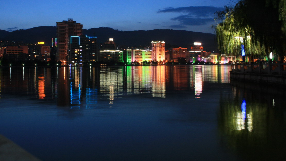 夜幕的山城