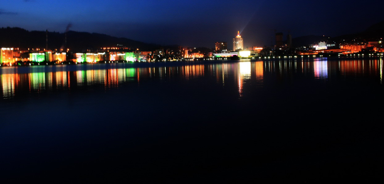 夜幕的山城