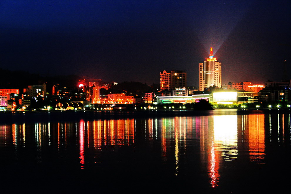 夜幕的山城
