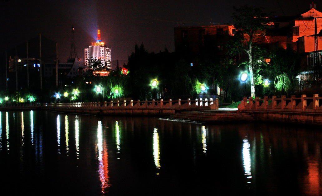 夜幕的山城