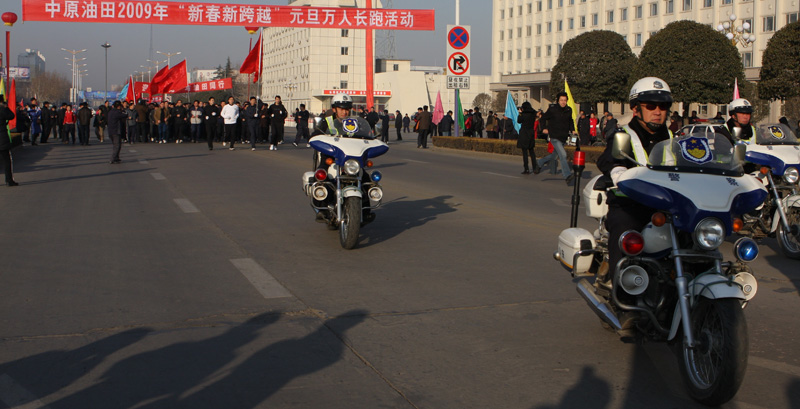 中原油田迎新年元旦万人长跑