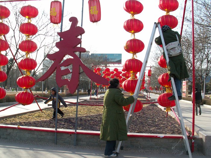 过大年,挂灯笼