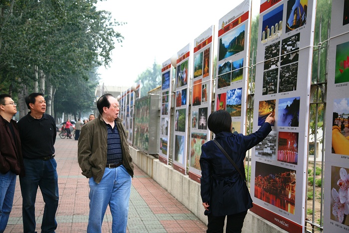 展板应邀市委展出！