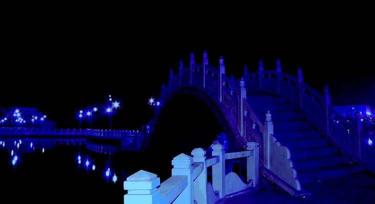 豁出去了——上几张华北油田的夜间艳照