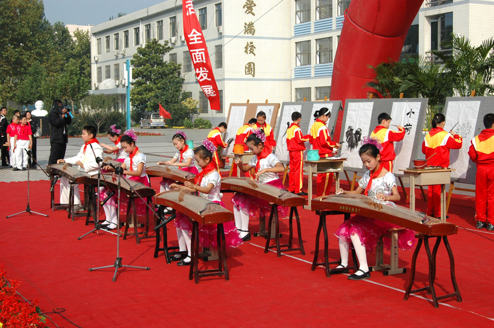 红领巾为国旗增辉