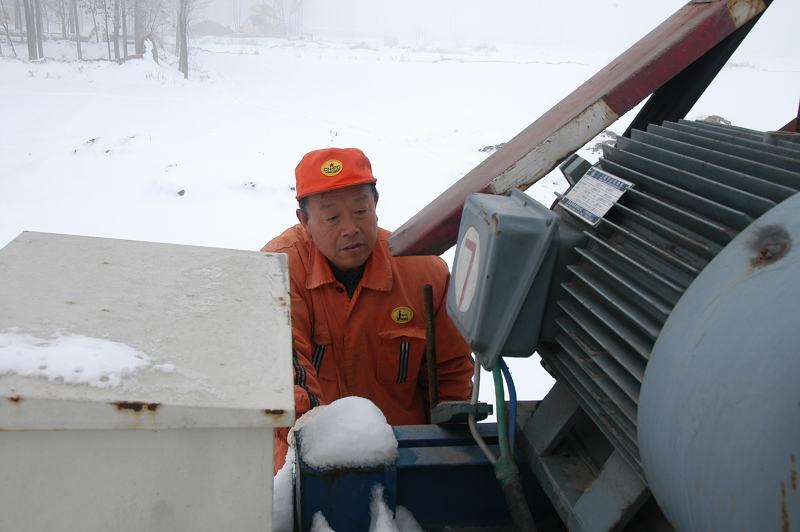 雪后巡井