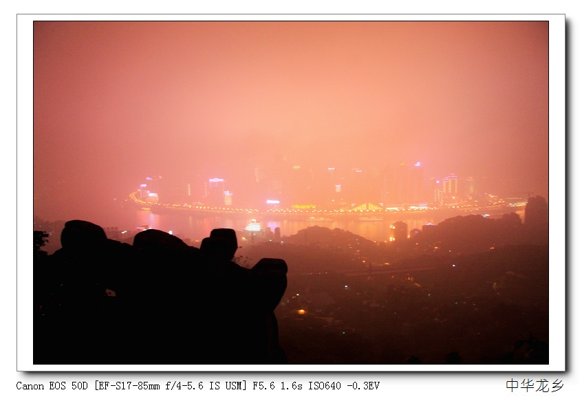 山城滨江夜景