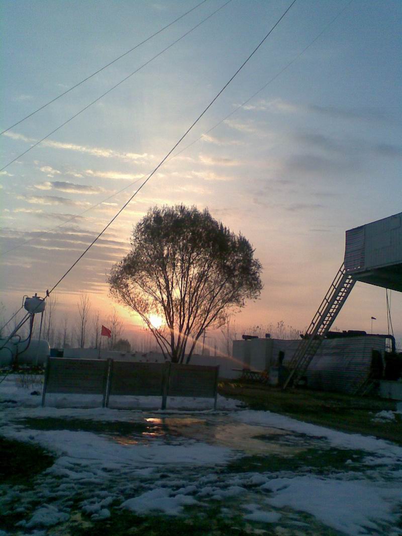 井场雪景