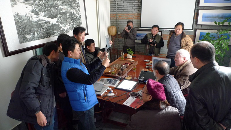 石油人摄影俱乐部1220看片会在一壶知至茶楼举行