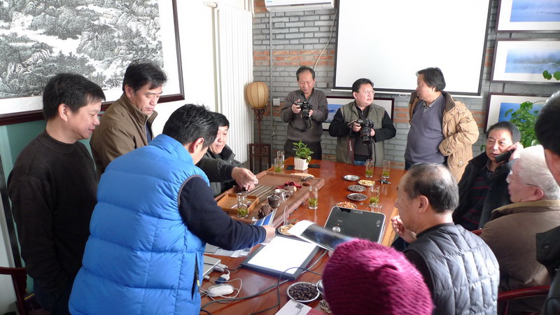 石油人摄影俱乐部1220看片会在一壶知至茶楼举行