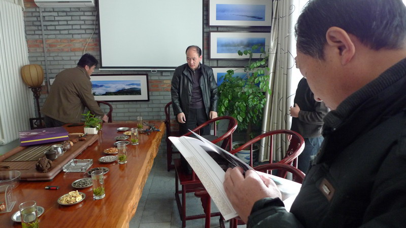 石油人摄影俱乐部1220看片会在一壶知至茶楼举行