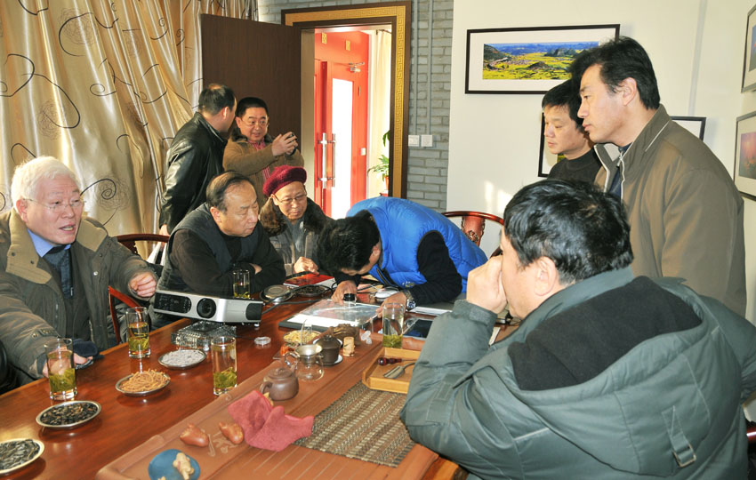 石油人摄影俱乐部1220看片会在一壶知至茶楼举行