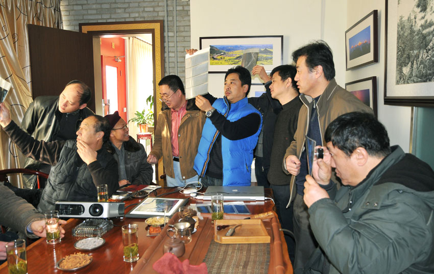石油人摄影俱乐部1220看片会在一壶知至茶楼举行