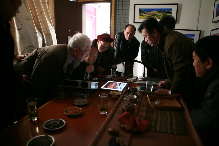 石油人摄影俱乐部1220看片会在一壶知至茶楼举行