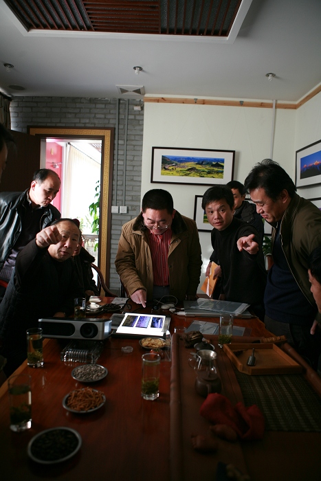 石油人摄影俱乐部1220看片会在一壶知至茶楼举行