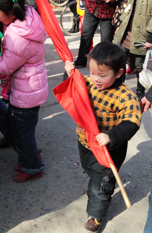 民族记忆的传承人    浚县社火表演中的孩子