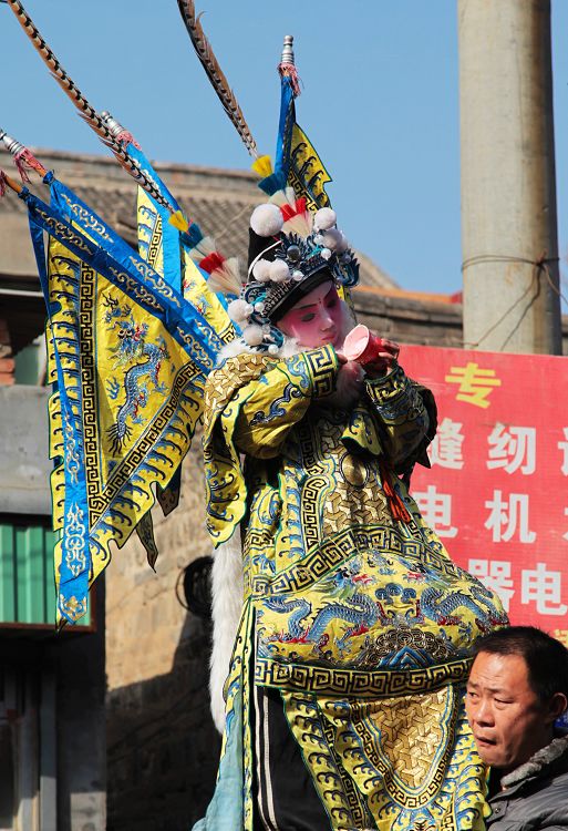 民族记忆的传承人    浚县社火表演中的孩子