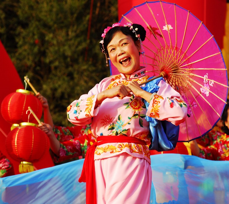 在深圳莲花山公园看民间歌舞巡游