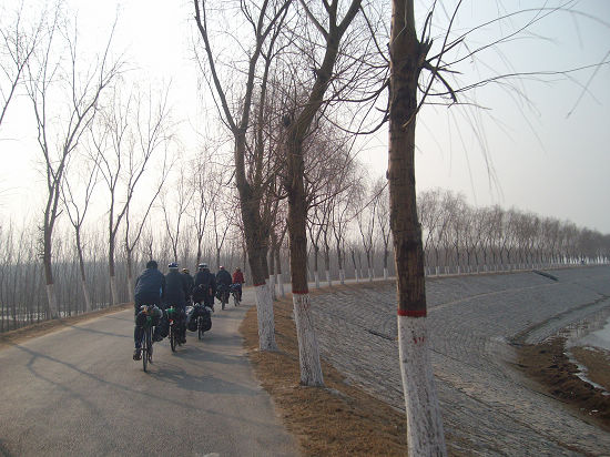 骑行在路上