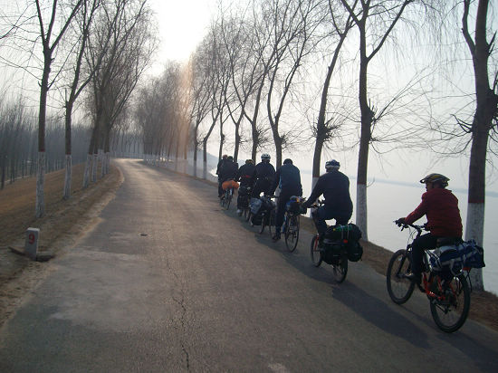 骑行在路上