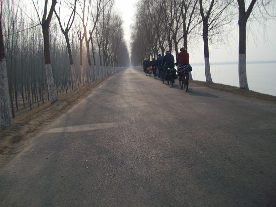骑行在路上