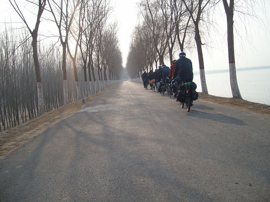 骑行在路上