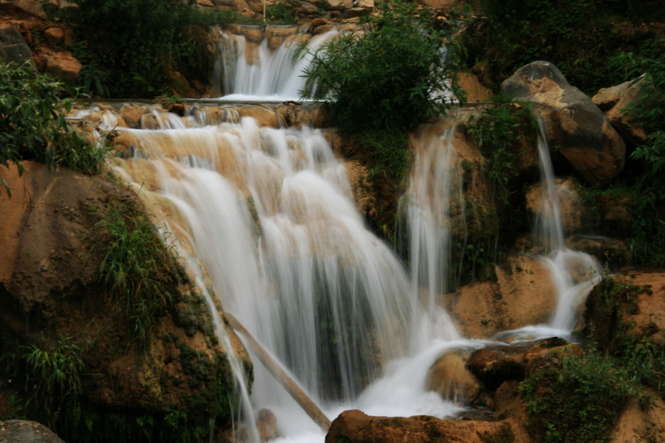 山沟里的温泉