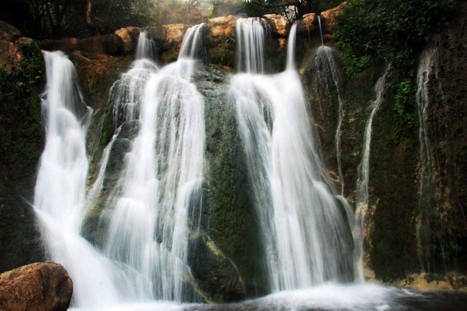 山沟里的温泉
